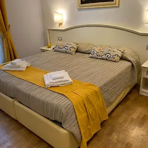 Domus Via Veneto 2*, Rom Italien